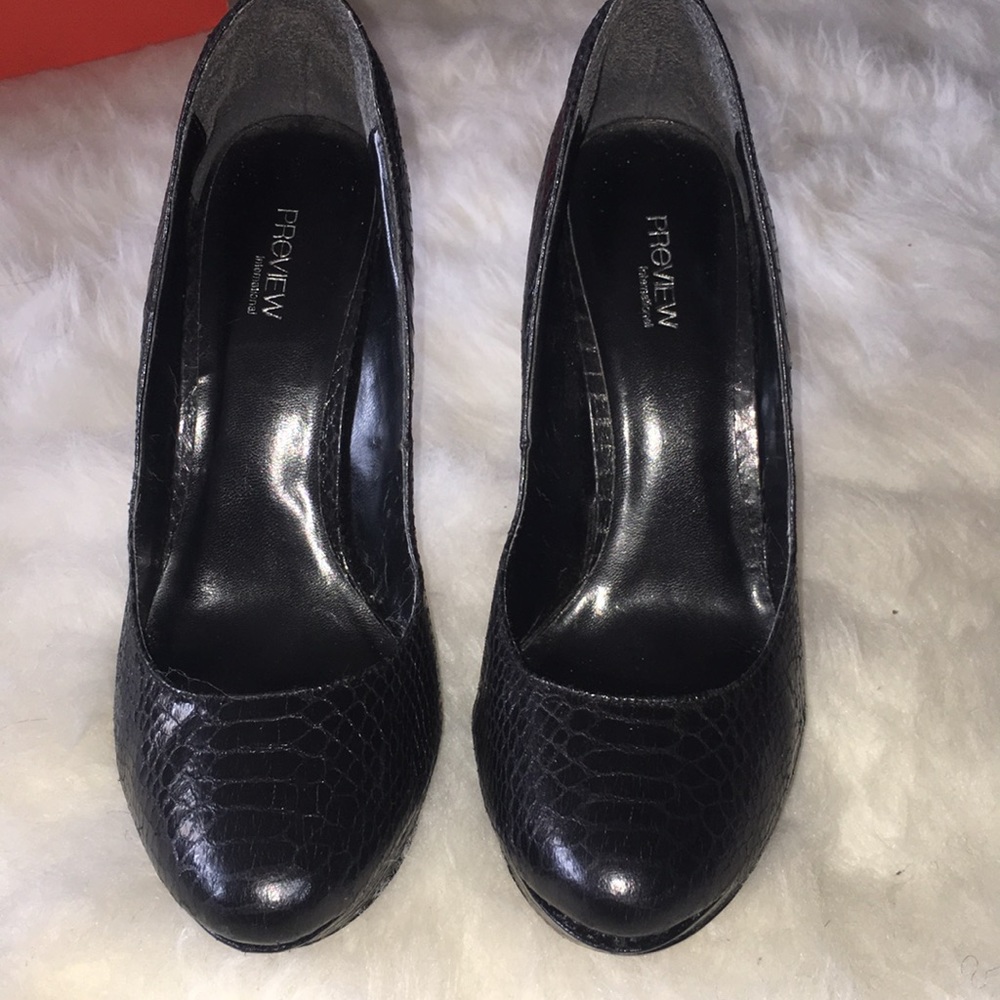 Preview black pumps
